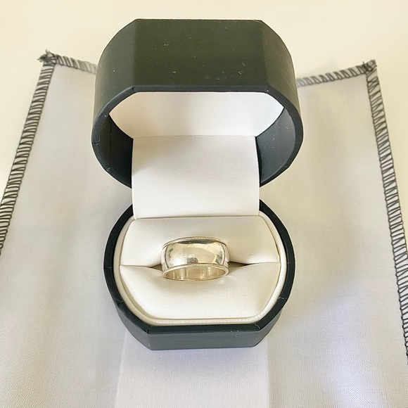 Sterling Silver 9mm Ring - Picture 2 of 8